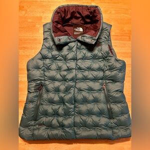 Women's Medium The North Face 550 Down Puffer Snap Up Vest Plum + Teal Used/New